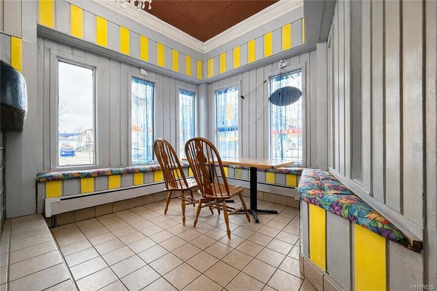 More Photos Of 1701 Pine Ave, Niagara Falls Restaurant For Sale