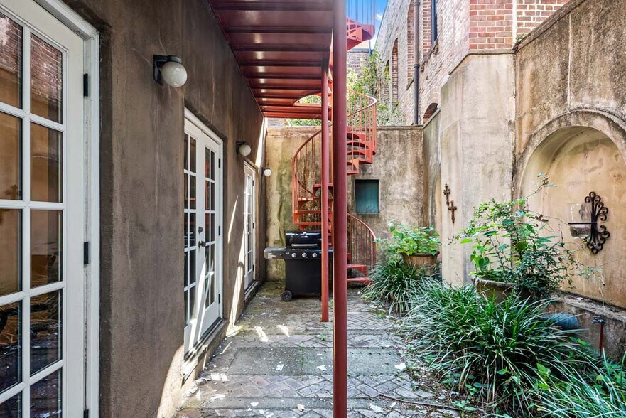 More Photos Of 11 Broad St, Charleston Office Residential For Lease