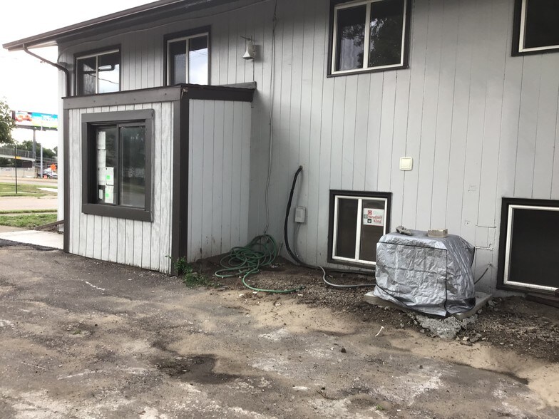 More Photos Of 23233 S Chrysler Dr, Hazel Park Office For Sale