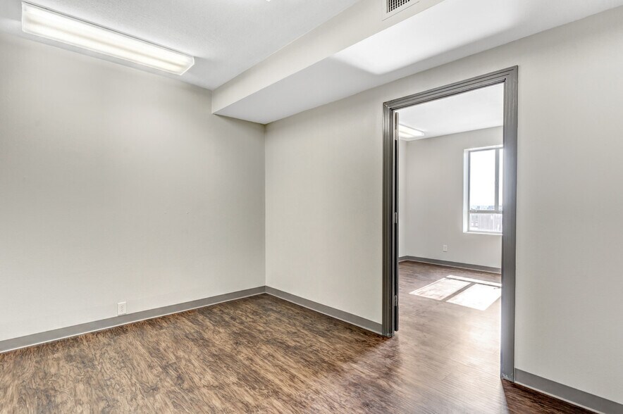 More Photos Of 121 S Broadway Ave, Tyler Office For Lease