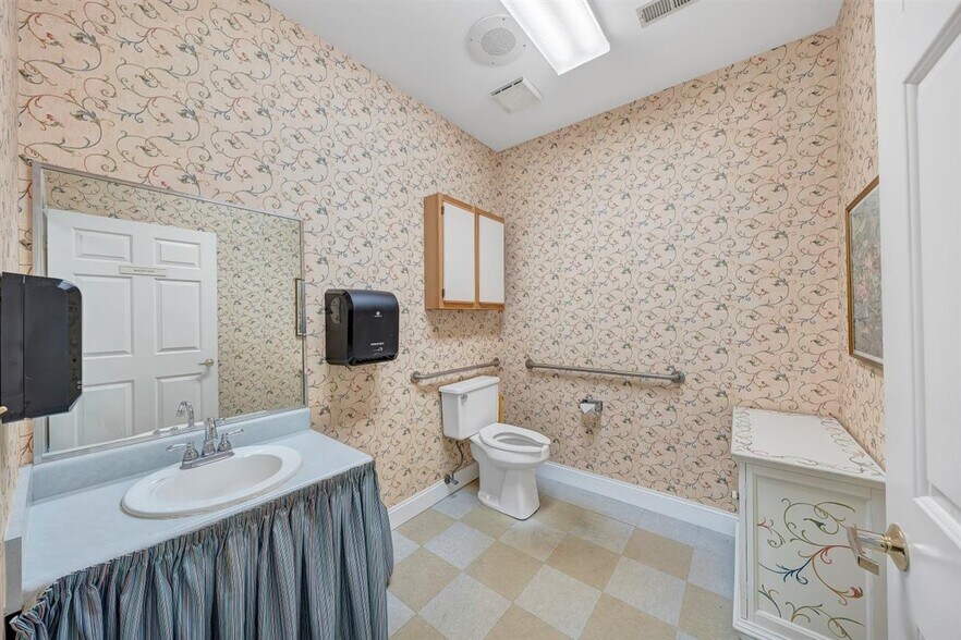 More Photos Of 4533 Brambleton Ave, Roanoke Office For Lease