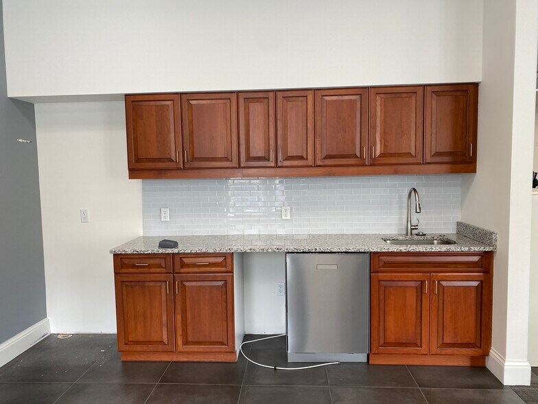 More Photos Of 130 S Union St, Traverse City Office For Lease