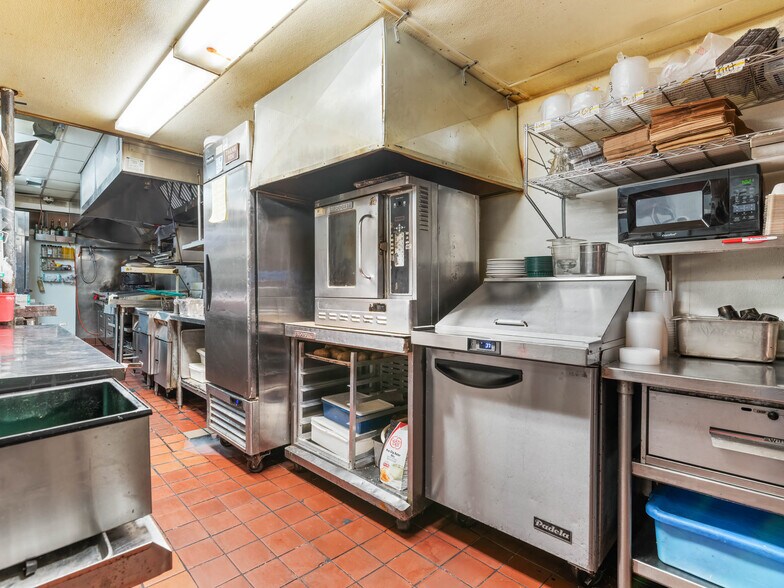 More Photos Of 176 Columbus Ave, Pawtucket General Retail For Sale