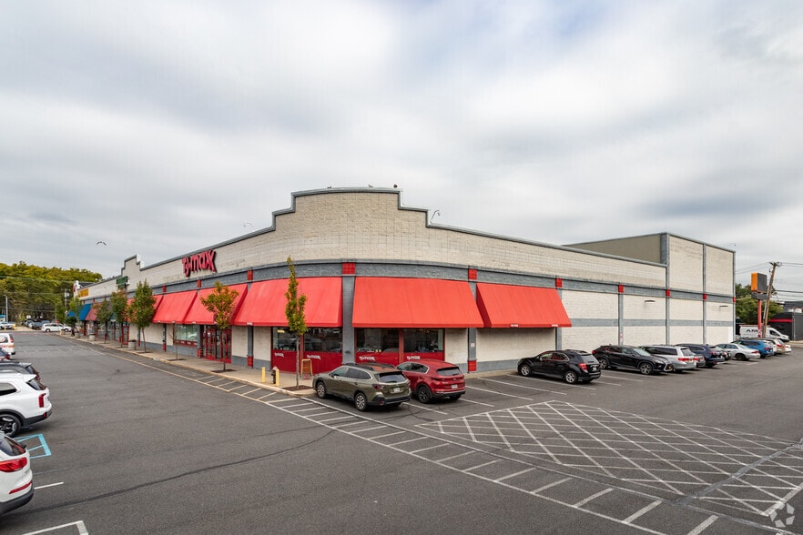 More Photos Of 2530 Hylan Blvd, Staten Island Unknown For Lease