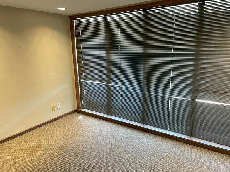 More Photos Of 6406 N Santa Fe Ave, Oklahoma City Office For Sale
