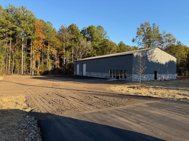 Primary Photo Of 8704 Valley Falls rd, Boiling Springs Flex For Lease