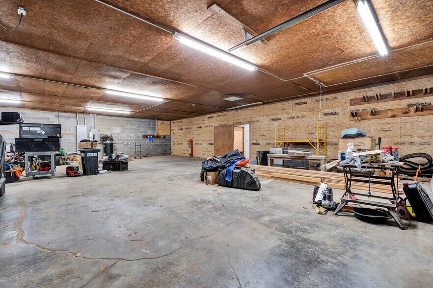 More Photos Of 1050 Whisperwood Trl NE, Cleveland Light Distribution For Sale