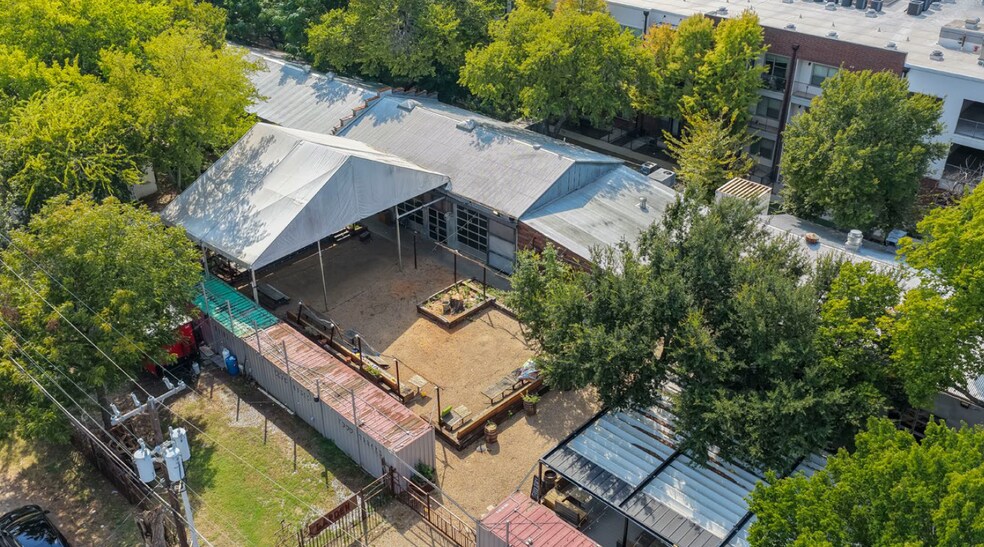 More Photos Of 510 W Commerce St, Dallas Restaurant For Sale