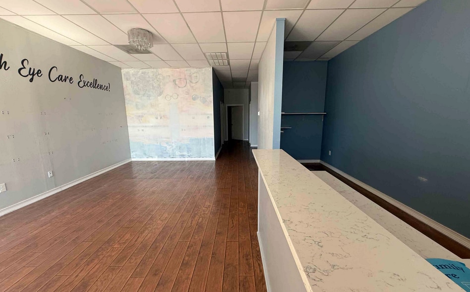 More Photos Of 900-930 N Austin Ave, Georgetown Unknown For Lease