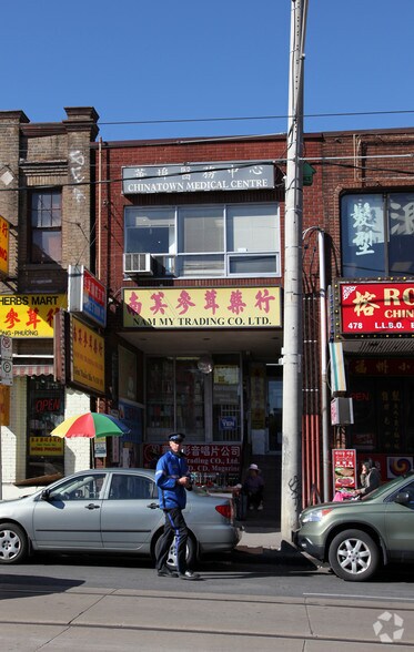 Primary Photo Of 480 Dundas St W, Toronto Storefront Retail Residential For Sale
