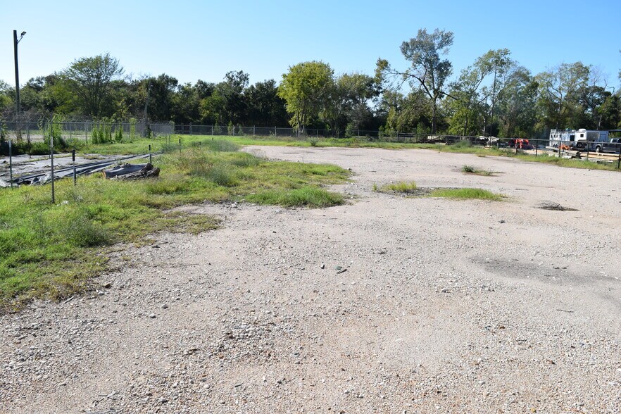More Photos Of 12115 West Dr, Cypress Land For Lease