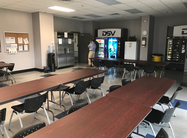 More Photos Of 101 Michelin Dr, Laurens Distribution For Lease