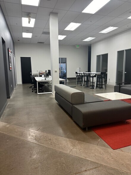 More Photos Of 9040 Brentwood Blvd, Brentwood Flex For Sale