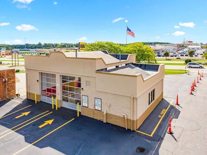 More Photos Of 8718 W Brown Deer Rd, Milwaukee Service Station For Sale