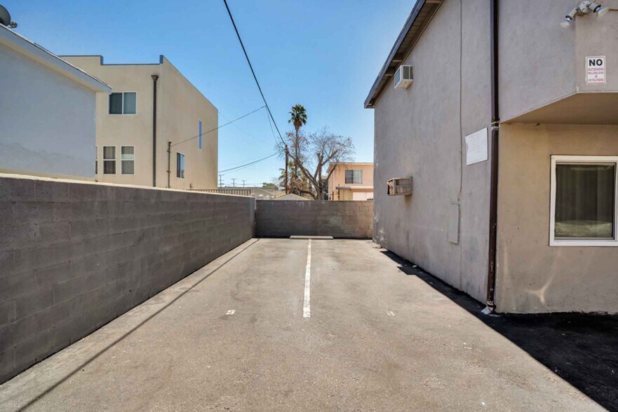 More Photos Of 5326 Cahuenga Blvd, North Hollywood Apartments For Sale