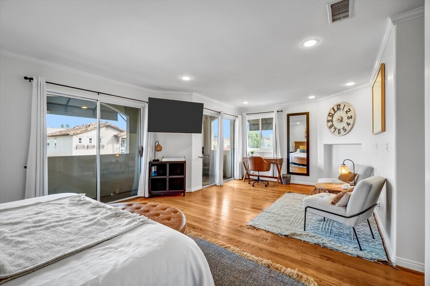 More Photos Of 179 Pomona Ave, Long Beach Hospitality For Sale