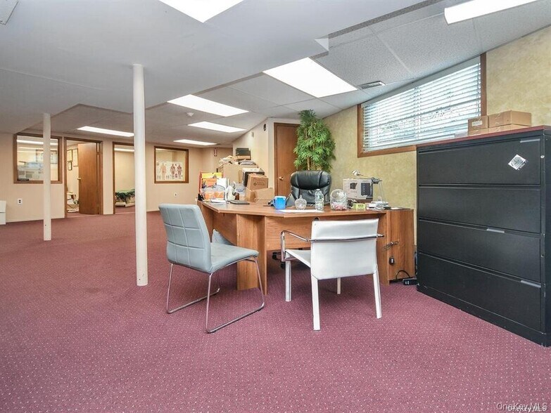 More Photos Of 811 Old Country Rd, Plainview Office Residential For Lease