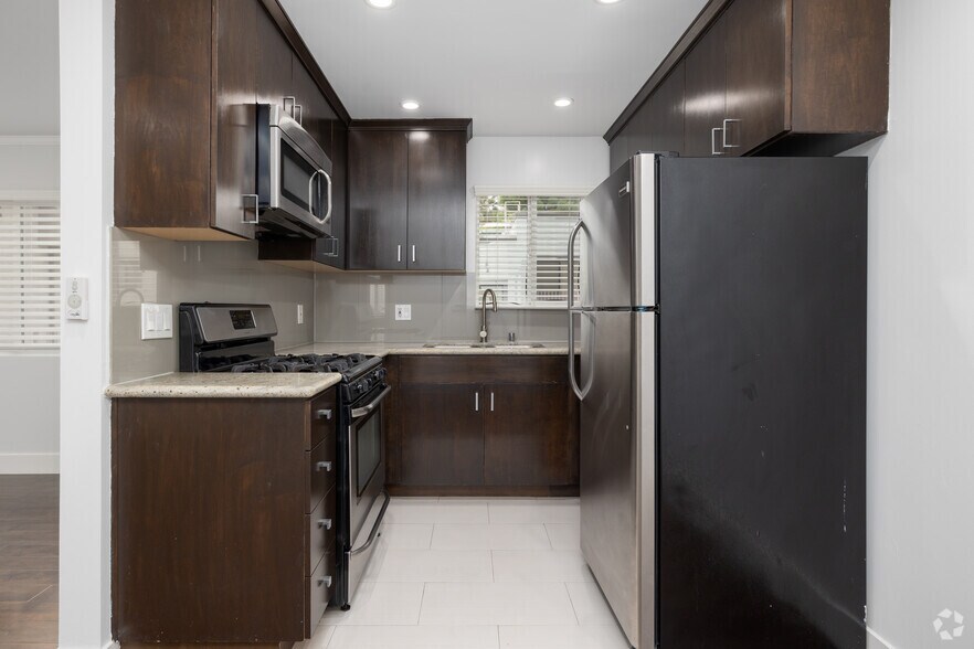 More Photos Of 6337 Primrose Ave, Los Angeles Apartments For Sale
