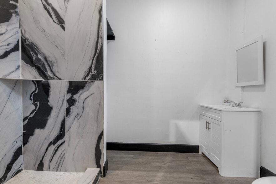 More Photos Of 1520 College Ave, South Houston Storefront For Lease