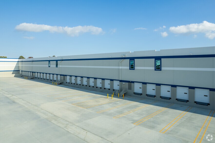 More Photos Of 2001 E Cashdan St, Compton Warehouse For Lease