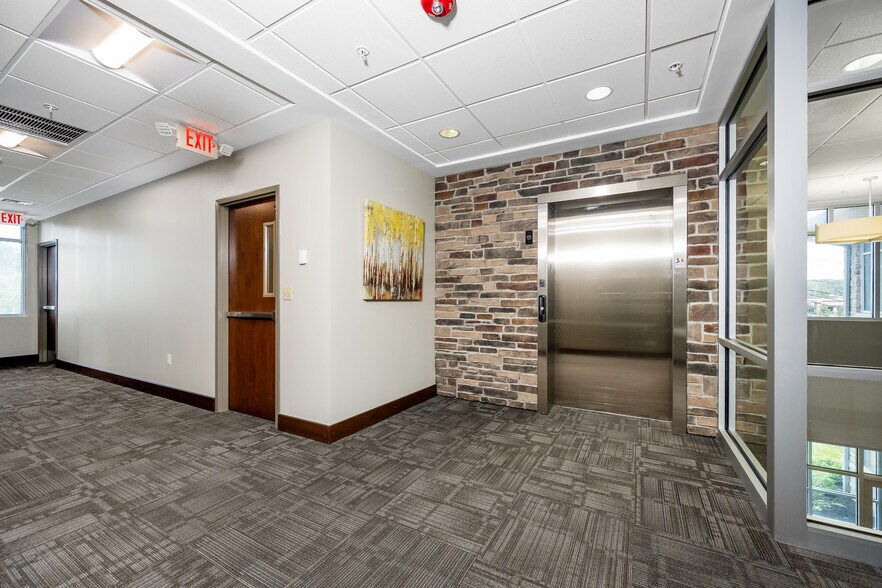 More Photos Of 3020 Orchard Park Rd, Buffalo Office For Sale