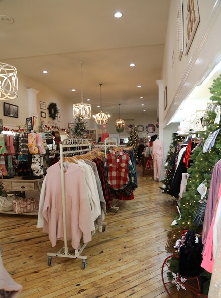 More Photos Of 120 W 7th St, Columbia Storefront Retail Office For Lease