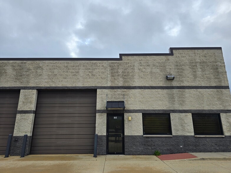 More Photos Of 101-161 Sangra Ct, Streamwood Warehouse For Sale