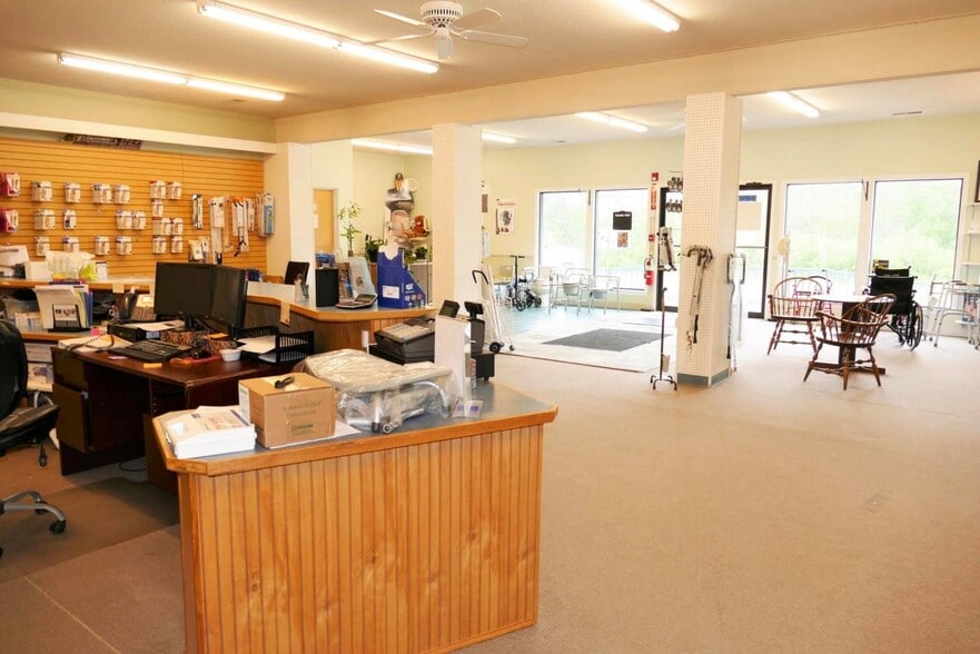 More Photos Of 25 Douglas Hwy, Lamoine Showroom For Sale