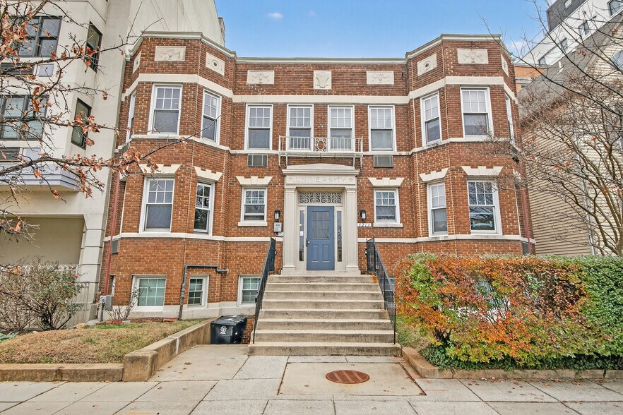 More Photos Of 3213 Wisconsin Ave NW, Washington Apartments For Sale