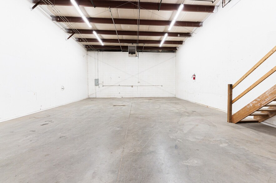 More Photos Of 2001 E 74th Ave, Denver Warehouse For Lease