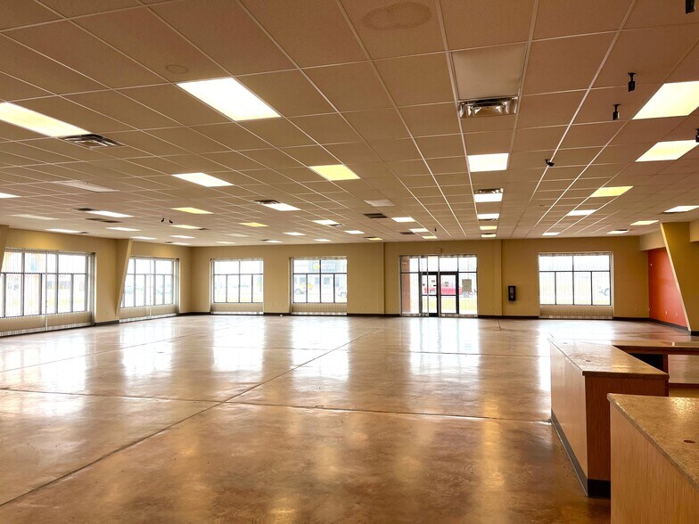 More Photos Of 4248 Sherwood Way, San Angelo Restaurant For Sale