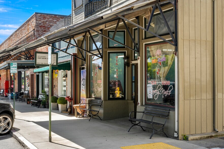 More Photos Of 505-678 Lincoln Blvd, Lincoln Storefront For Sale