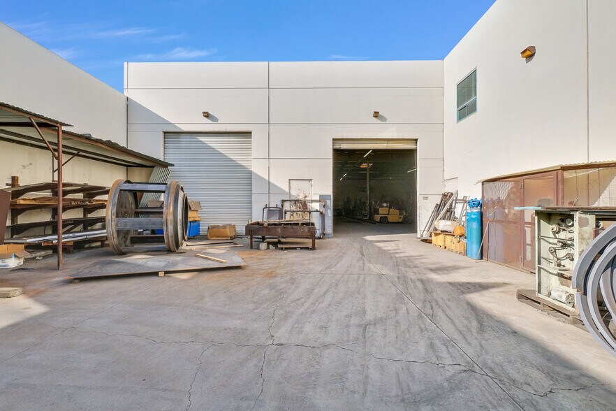 More Photos Of 207-211 Erie St, Pomona Warehouse For Lease