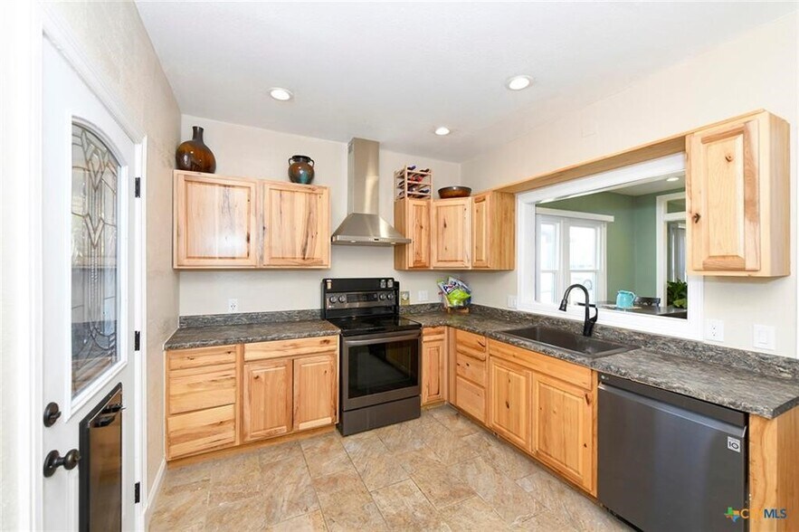 More Photos Of 1440 Business 35 S, New Braunfels, TX 78130, New Braunfels Office Residential For Sale