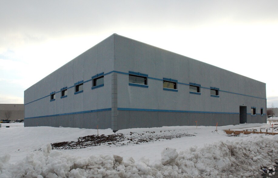 More Photos Of 1187 S Northpoint Blvd, Waukegan Manufacturing For Sale
