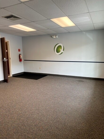 More Photos Of 144 N Main St, Branford Medical For Lease