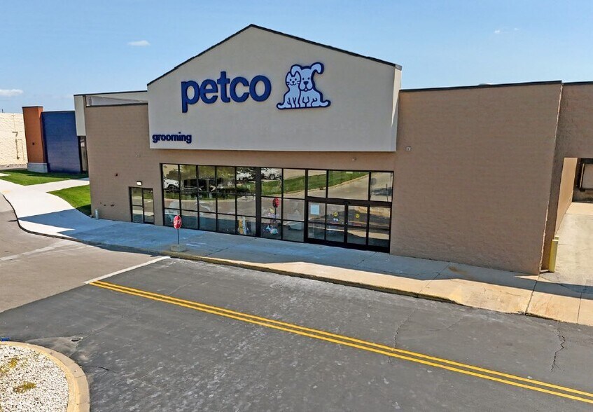 Primary Photo Of 2390 E Mason St, Green Bay Storefront For Sale