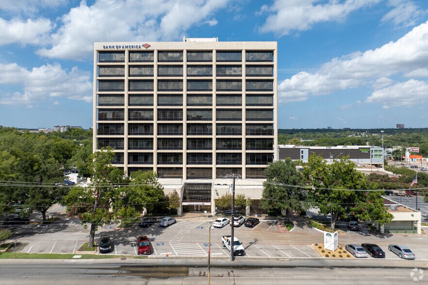 More Photos Of 7515 Greenville Ave, Dallas Medical For Lease