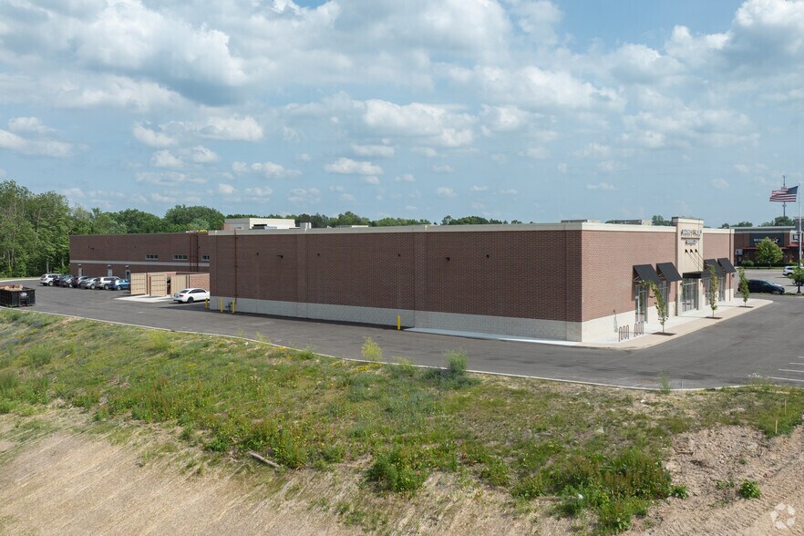 More Photos Of 2270 E Beltline Ave NE, Grand Rapids General Retail For Lease