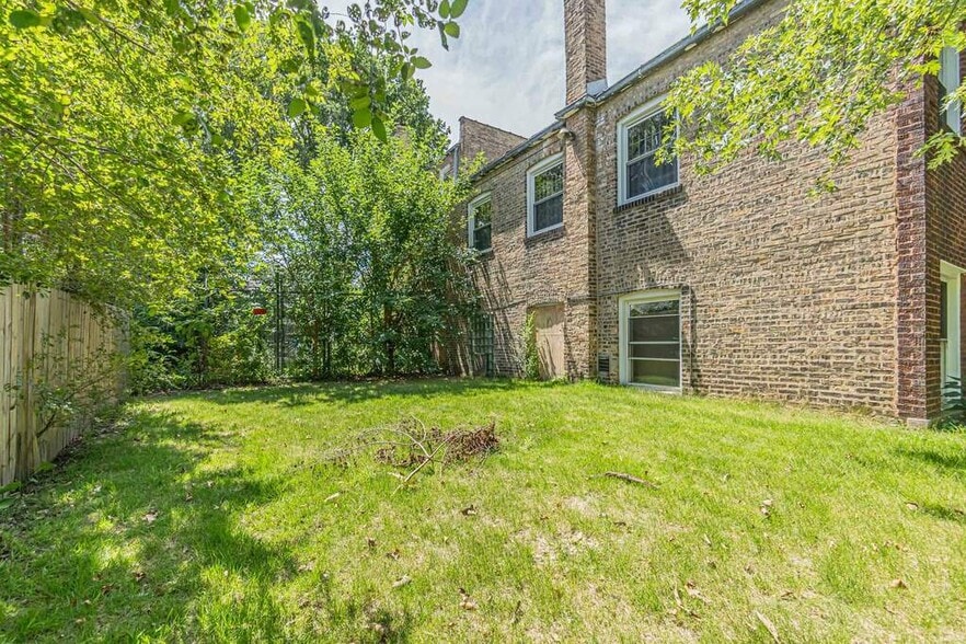 More Photos Of 6333 W Cornelia Ave, Chicago Religious Facility For Sale