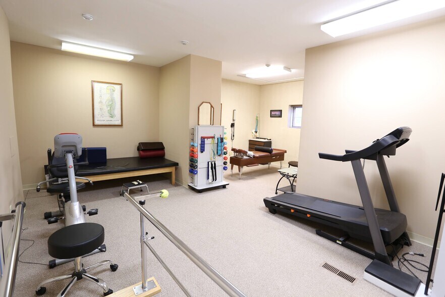 More Photos Of 2 Strawtown Rd, West Nyack Medical For Lease