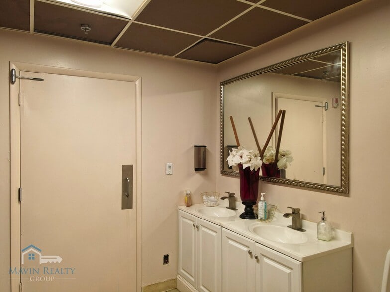 More Photos Of 2035 N Broadway, Baltimore Lodge Meeting Hall For Lease