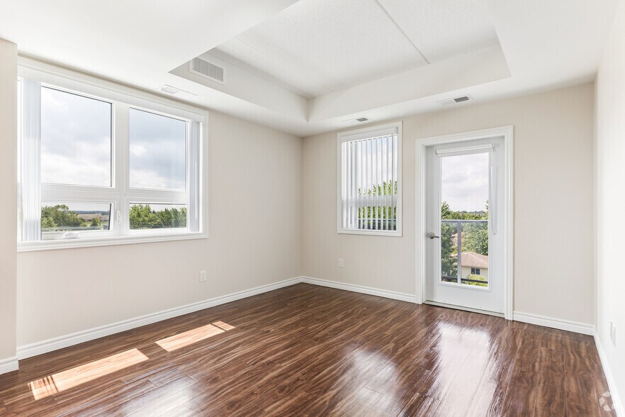 More Photos Of 550 Park Av W, Chatham Apartments For Sale