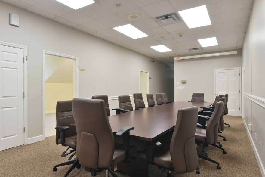 More Photos Of 204 N Westover Blvd, Albany Office For Sale