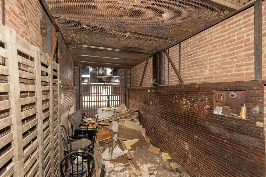 More Photos Of 1820 E 30th St, Cleveland Sports And Entertainment For Sale