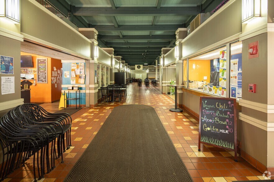 More Photos Of 308 W State St, Rockford Office For Lease