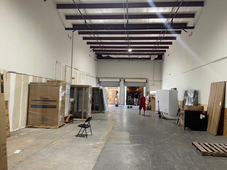 More Photos Of 4333 Silver Star Rd, Orlando Warehouse For Lease