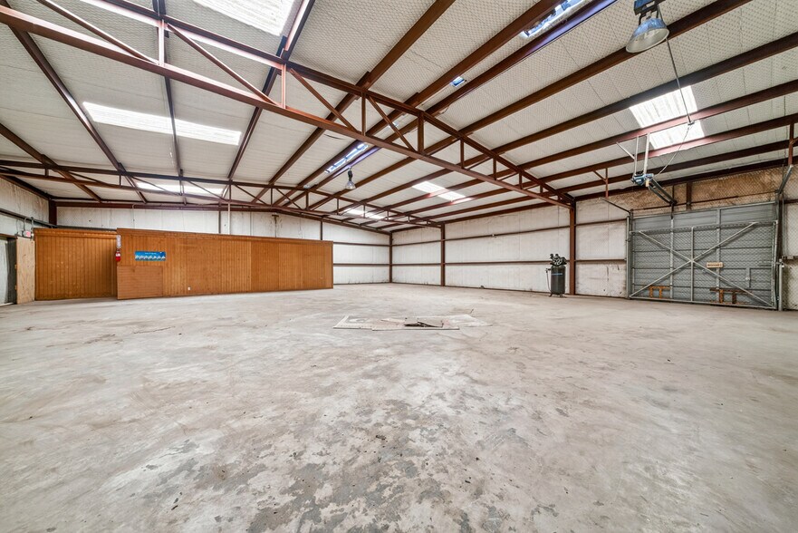 More Photos Of 6618 Westfield Dr, San Antonio Warehouse For Sale