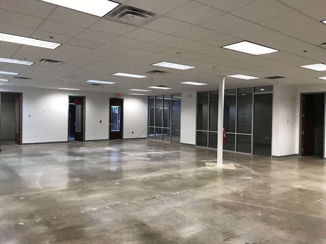 More Photos Of 118-122 Space Park Dr, Nashville Unknown For Lease