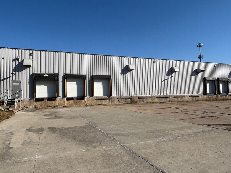 Primary Photo Of 2055 N Towne Ln NE, Cedar Rapids Manufacturing For Sale